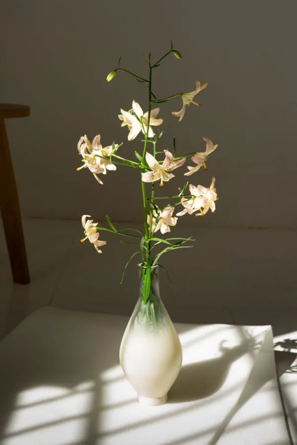 Home>Los Objetos Decorativos Beige Glass Vase