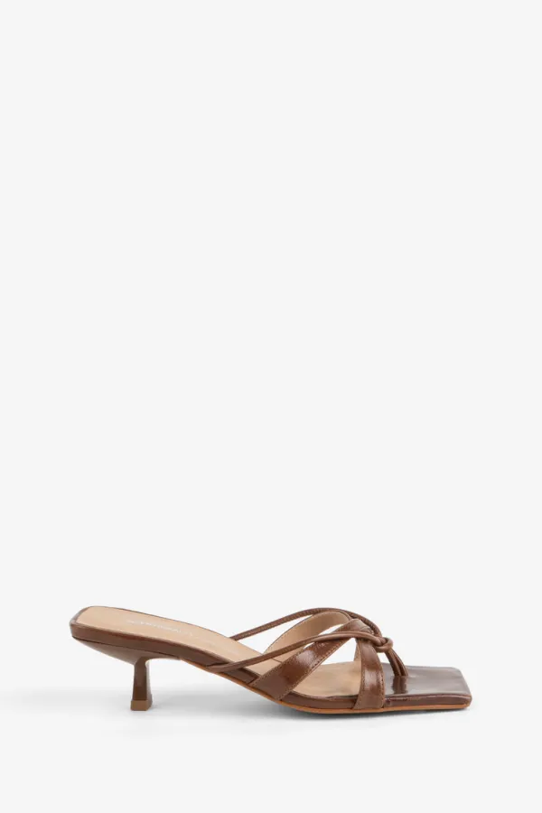 Shoes>Intentionally Blank Eli Pantent Leather Sandal | Chestnut