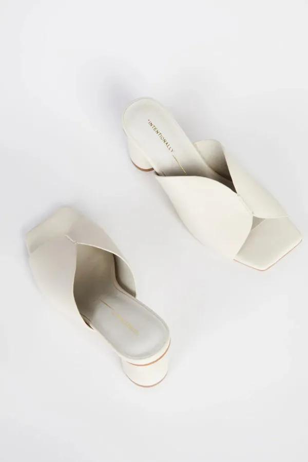 Bridal Accessories|Shoes>Intentionally Blank Kamika Heel | Cream