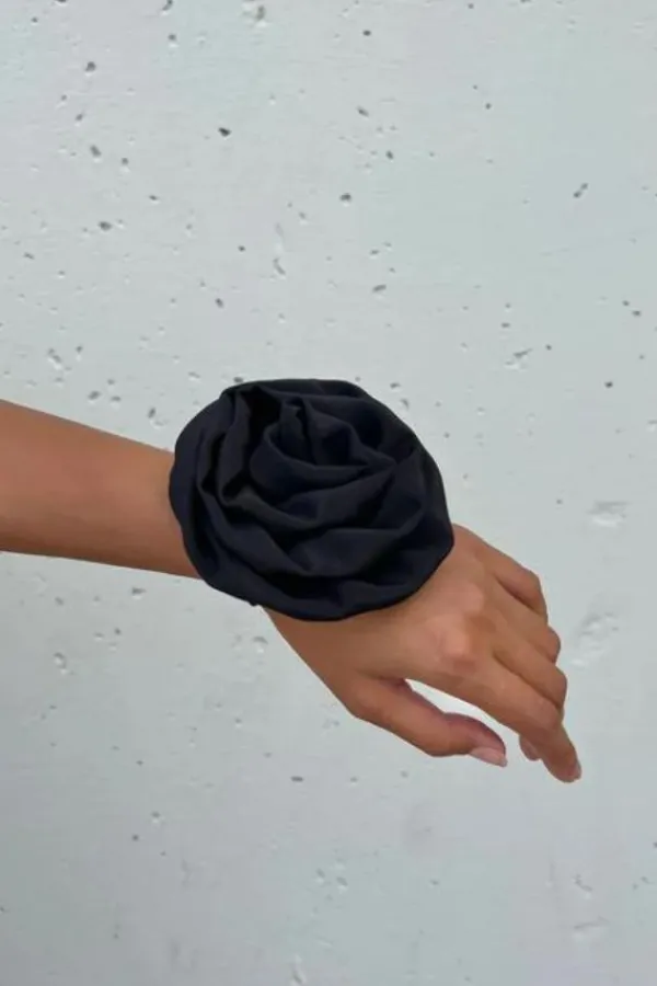 Accessories>A Bronze Age Libra Rosette Scrunchie | Black