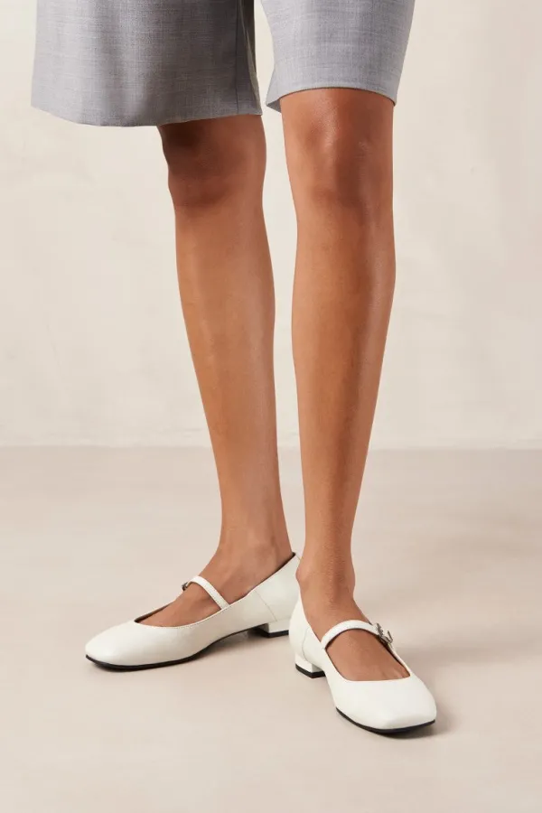 Shoes>Alohas Por Do Sol Leather Ballet Flats | Cream